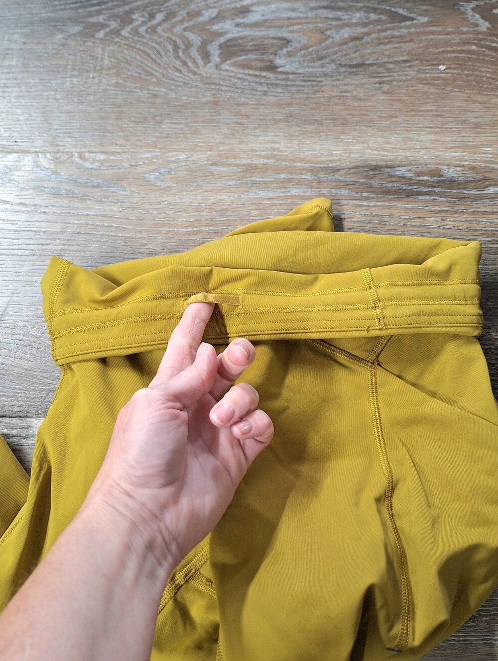 Lululemon Athletica High-Rise Side Pocket Leggings in Auric Gold, Small - Picture 5 of 11